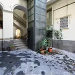 Piazza Gesu E Maria 4